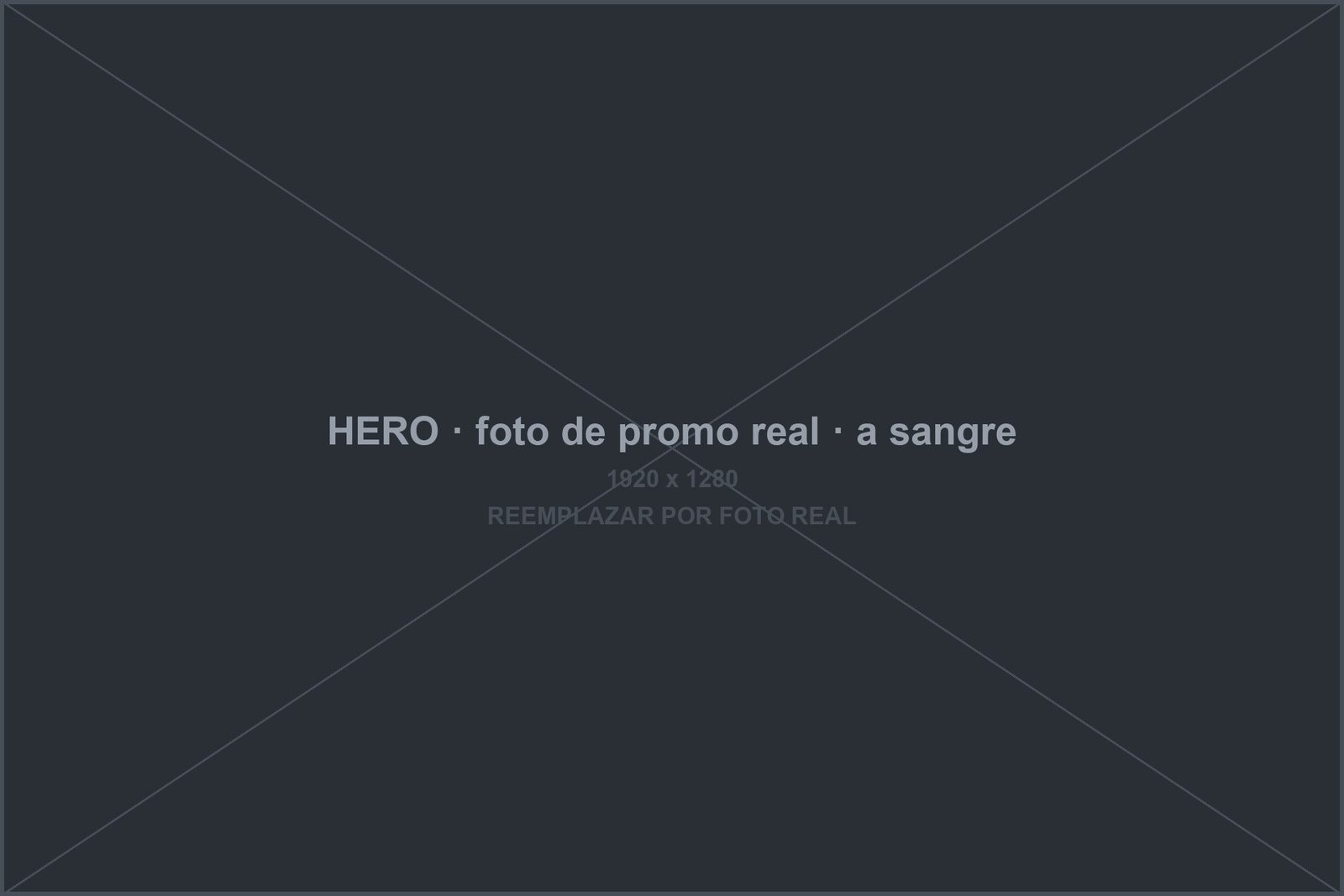 Curso de egresados con los buzos de su promo, fotografiado al aire libre